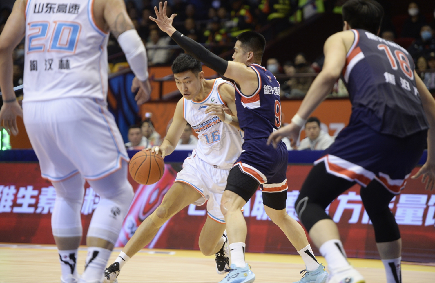 关于冲刺阶段CBA常规赛焦点战；莱比锡远射贴柱；震撼外界；训练强度明显提升的信息