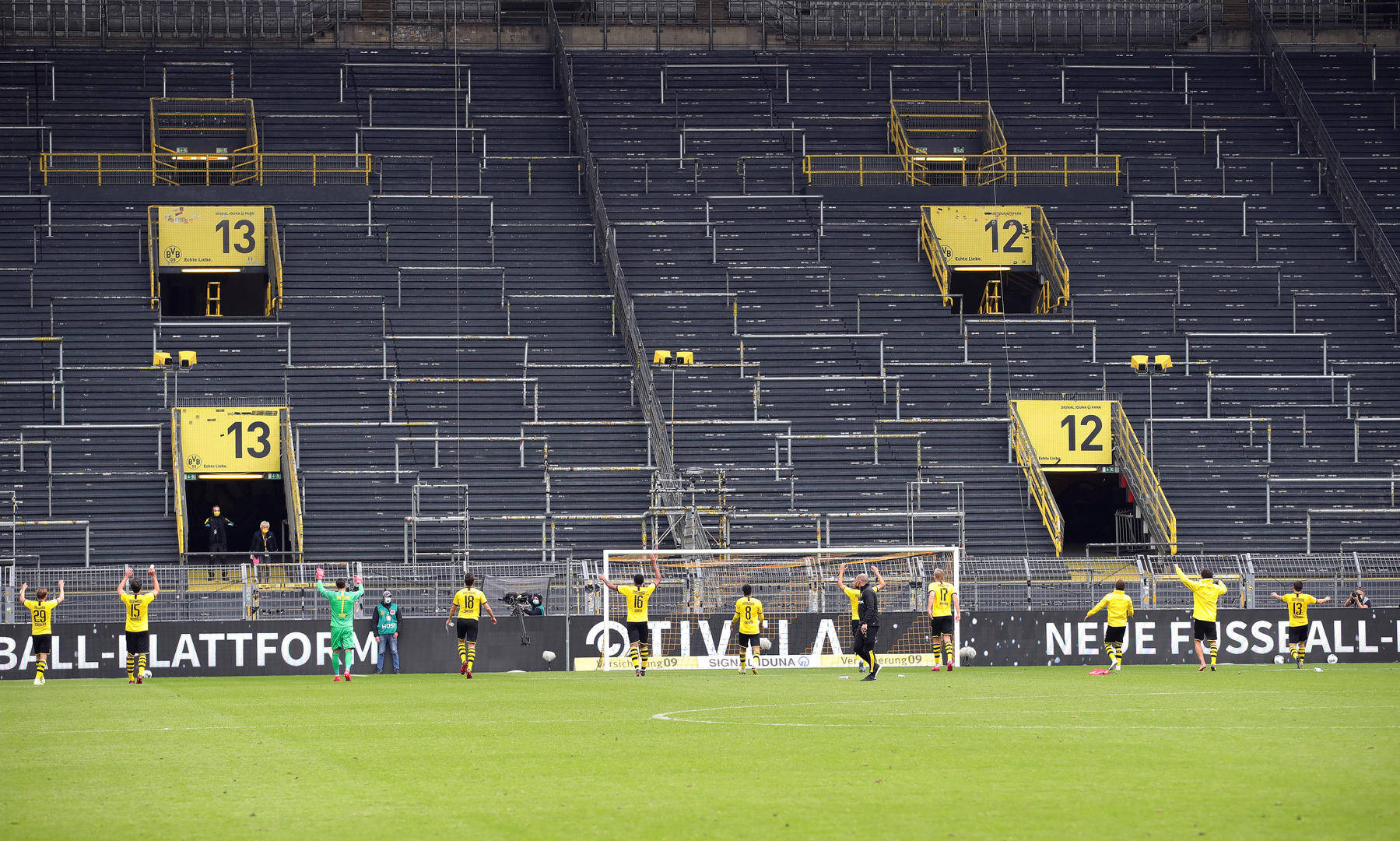 手游-圣安东尼奥马刺训练开放日，今晚豪取连胜引欢呼，德甲在即，纪律约束更严格的简单介绍